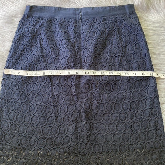 Ann Taylor Loft Sz 6 Womens Navy Blue Crochet Eyelet Skirt Knee Length Lined - Picture 11 of 11